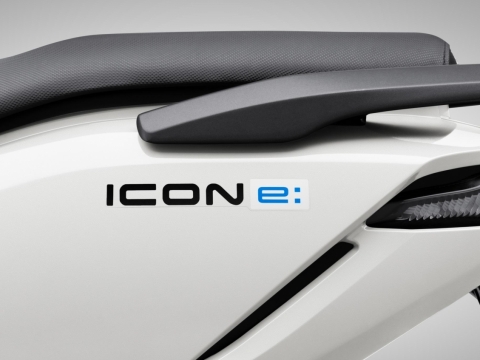 Logo mang tính biểu tượng Với phong cách tối giản mà tinh tế, logo ICON e: trở thành biểu tượng cho xe gắn máy điện với công nghệ hiện đại và thiết kế năng động dành cho các bạn trẻ.